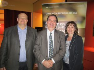 Bernard St-Laurent, journalist at CBC Radio One and moderator of the evening with panelists Dr. Richard Kremer and Dr. Hope Weiler. Missing is Dr. Beatrice Wang. / Photo courtesy of the MUHC.