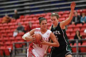 The stellar play of Anneth Him-Lazarenko, seen here in action in a game against UPEI earlier this year, has helped the basketball Martlets get off to their best start in more than a decade. The junior forward was named both the McGill and Defacto Quebec University female athlete of the week after scoring 37 points in a pair of Martlets victories last weekend. / Photo: Andrew Dobrowolskyj, courtesy McGill Athletics & Recreation