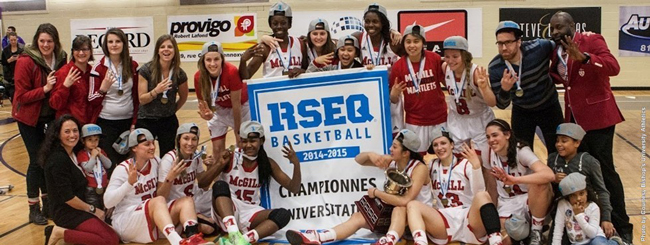 McGill Martlets pose with 2015 RSEQ women’s basketball championship banner. / Photo: Bishop’s University Athletics