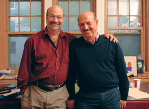 Le professur de l'École de service social Jim Torczyner (à gauche) en compagnie de Sami Kilani, doctorant et membre palestinien du Programme en société civile et rétablissement de la paix au Moyen-Orient de l'Université McGill.