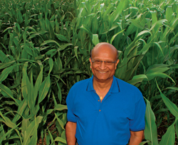 Lʼingénieur en ressources biologiques Vijaya Raghavan a consacré sa carrière à lʼamélioration des procédés liés à la récolte ainsi quʼà la réduction des pertes.