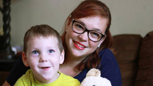 Emily Diamond with her four-year-old son Bennett Ross who has has cerebral palsy. / Photo: McGill University Health Centre