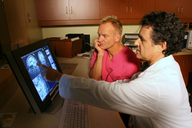 Daniel Levitin shows Sting images of the singer's cerebellum.