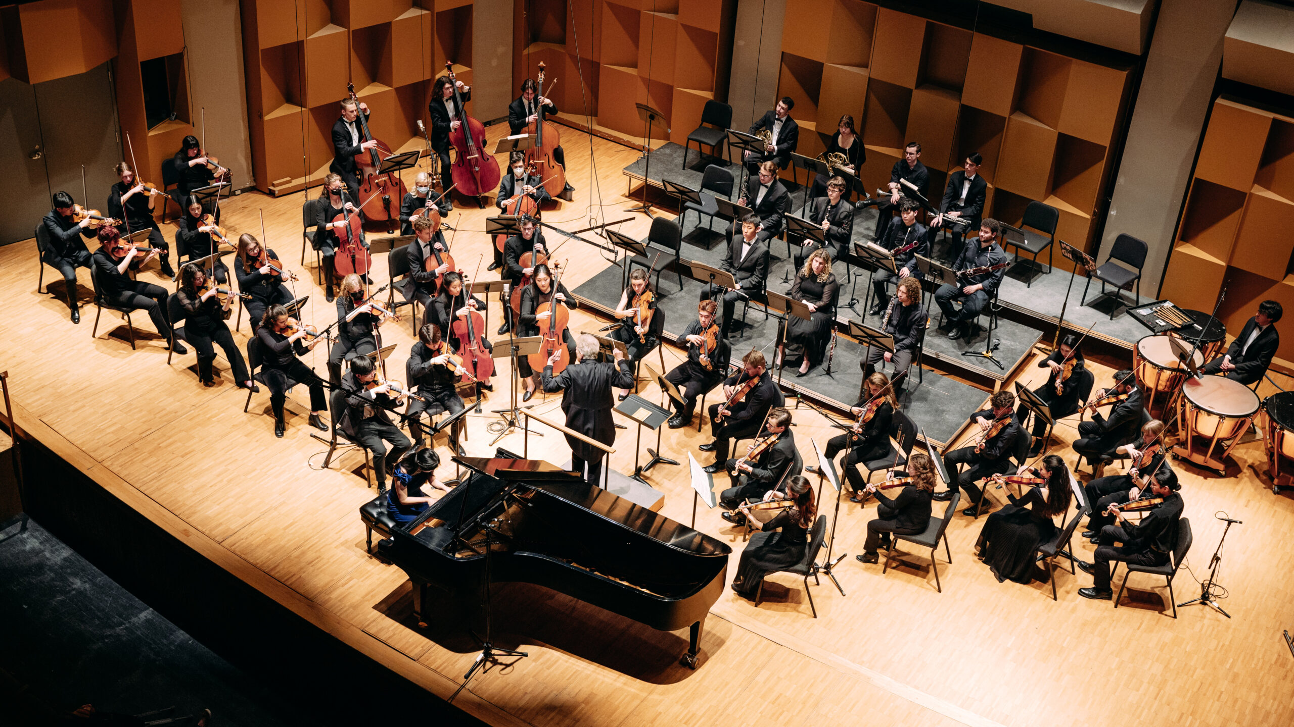 Image of the McGill Symphony Orchestra in a 2022-2023 concert.