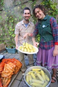 Daniel Bouchard of Santropol Roulant and Rachael Graber, U2 Arts (Geography), serve up some corn during the recent Edible Campus harvest. / Photo: Owen Egan