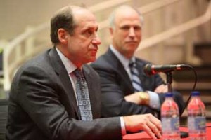 Montreal Canadiens General Manager Bob Gainey talks the business of hockey along with high-powered agent Don Meehan at Moot Court on Jan. 8.