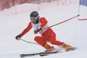 McGill’s Michel Olivier-Saucier on a training run at the Chantecler ski centre. Four McGill skiers, including the Management freshman are among the top ten in the Quebec university men’s ski standings. / Photo: Michael Wong