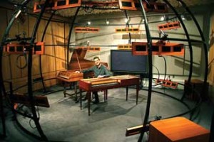 Professor Tom Beghin performed Haydn’s keyboard sonatas on historical instruments in nine “virtual rooms,” whose acoustics were replicated in CIRMMT’s Immersive Presence Lab. / Photo: Jacques Robert